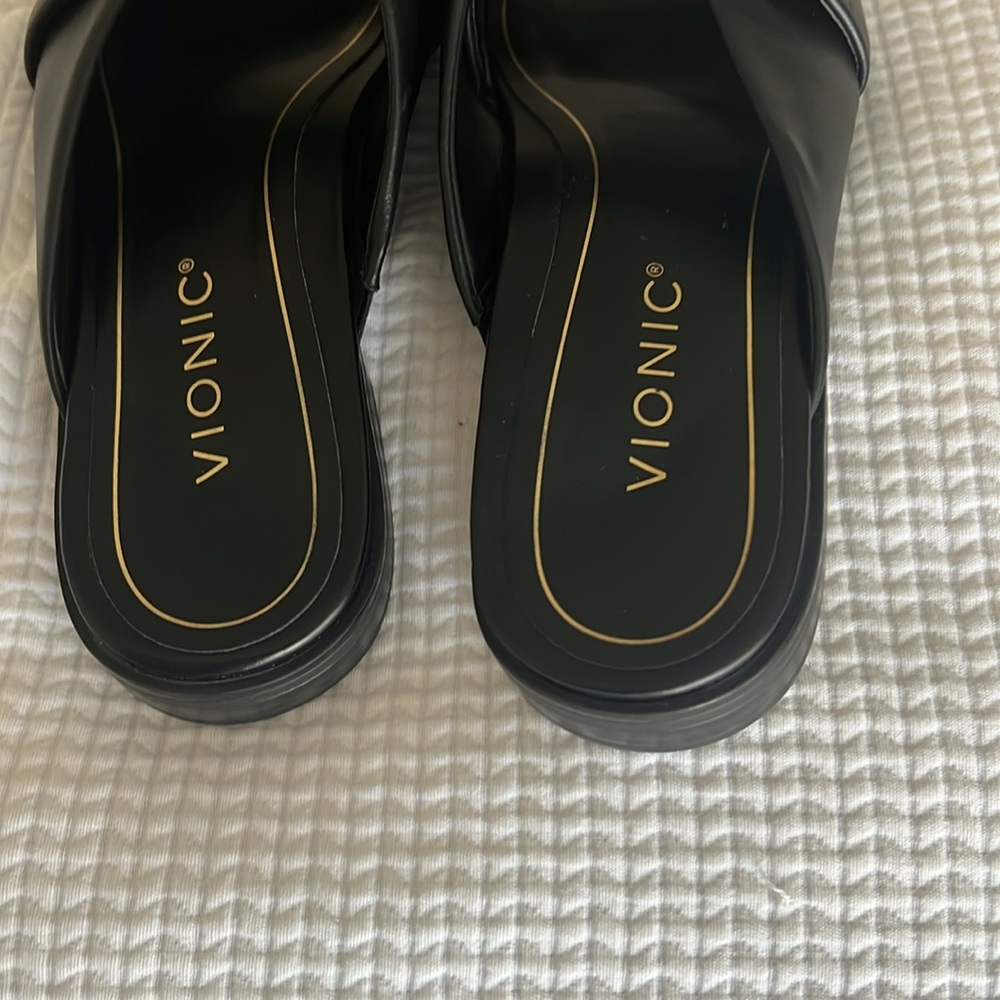 Vionic Miramar Women's Slide Sandal - Picture 5 of 8